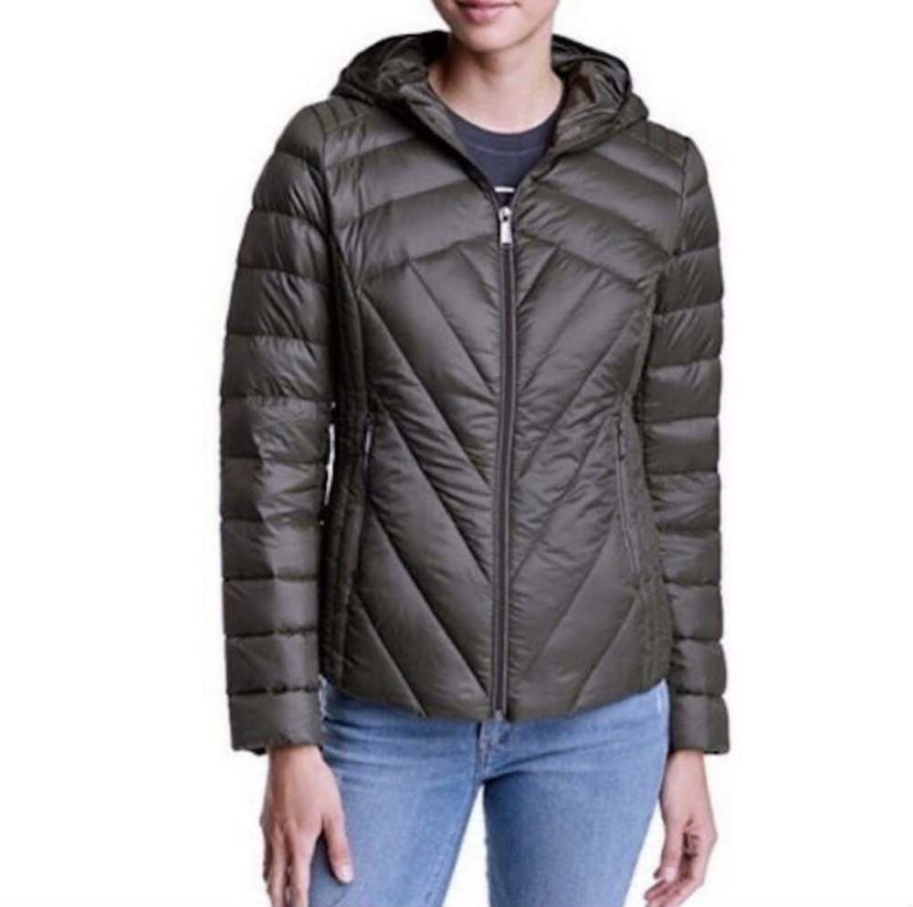 BCBGeneration Ultra Lightweight Packable Down Hooded Puffer Jacket Taupe